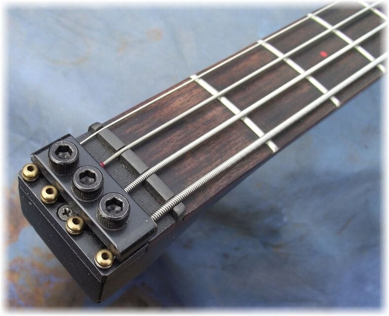 Westone（Matsumoku）The Rail Bassソフトケース付き The Rail | Westone Guitars